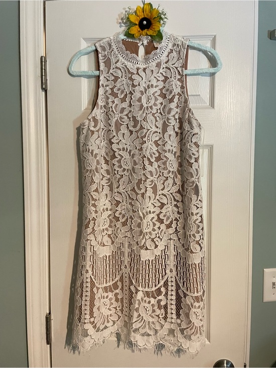 entro Dresses & Skirts - entro White Floral Lace Mini Dress